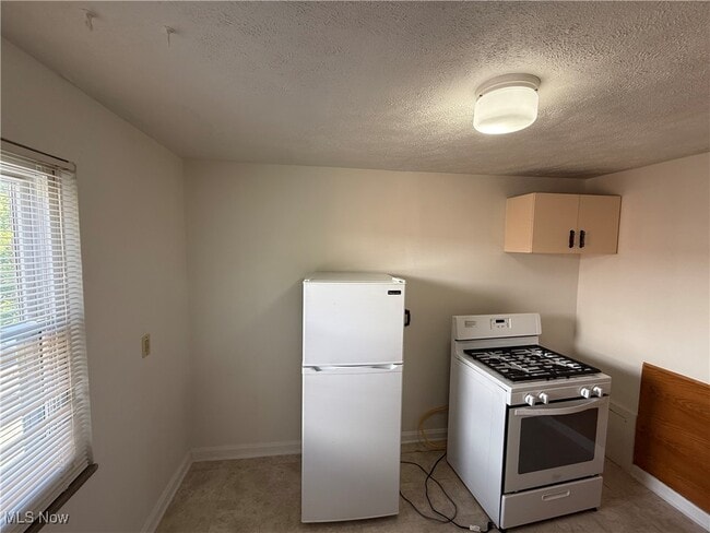 Building Photo - 21250 Crystal Ave