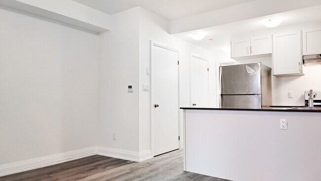 Building Photo - Lower-Level Townhouse Unit For Rent, One Month Free