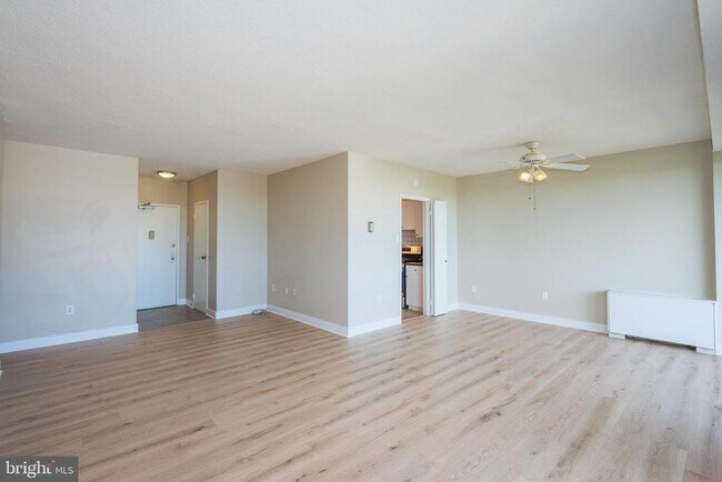 Building Photo - 4141 N Henderson Rd