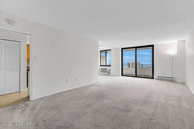 Foto del edificio - 1 Channel Dr