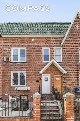 Primary Photo - 34-28 Crescent St