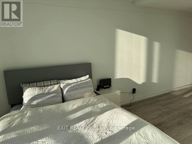 Photo du bâtiment - 2020 Bathurst St