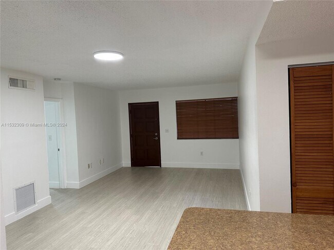 Building Photo - 8035 Lake Dr