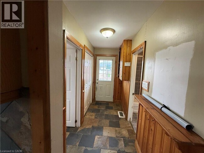 Photo du bâtiment - 1817 Regional Rd 97