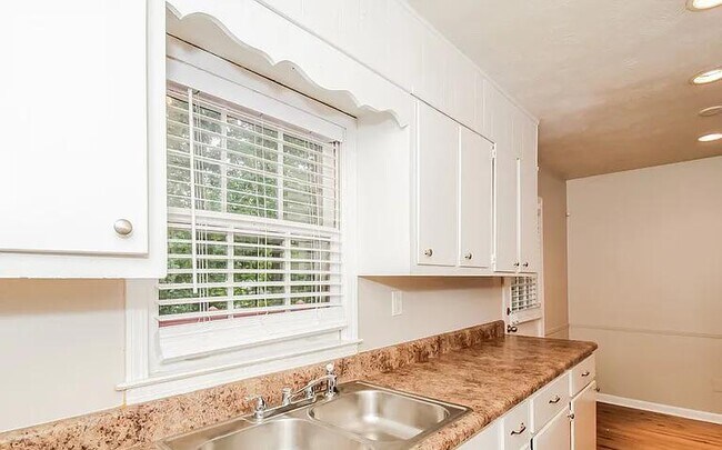 Foto del edificio - 6325 Wellington Way