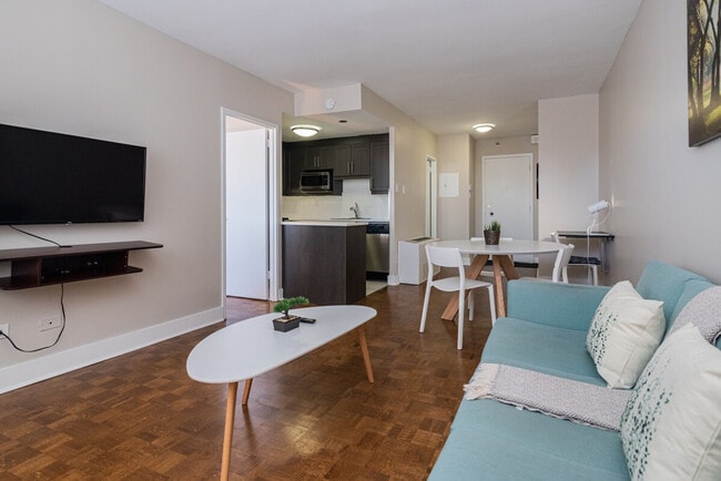 Building Photo - 1276 Av des Pins O
