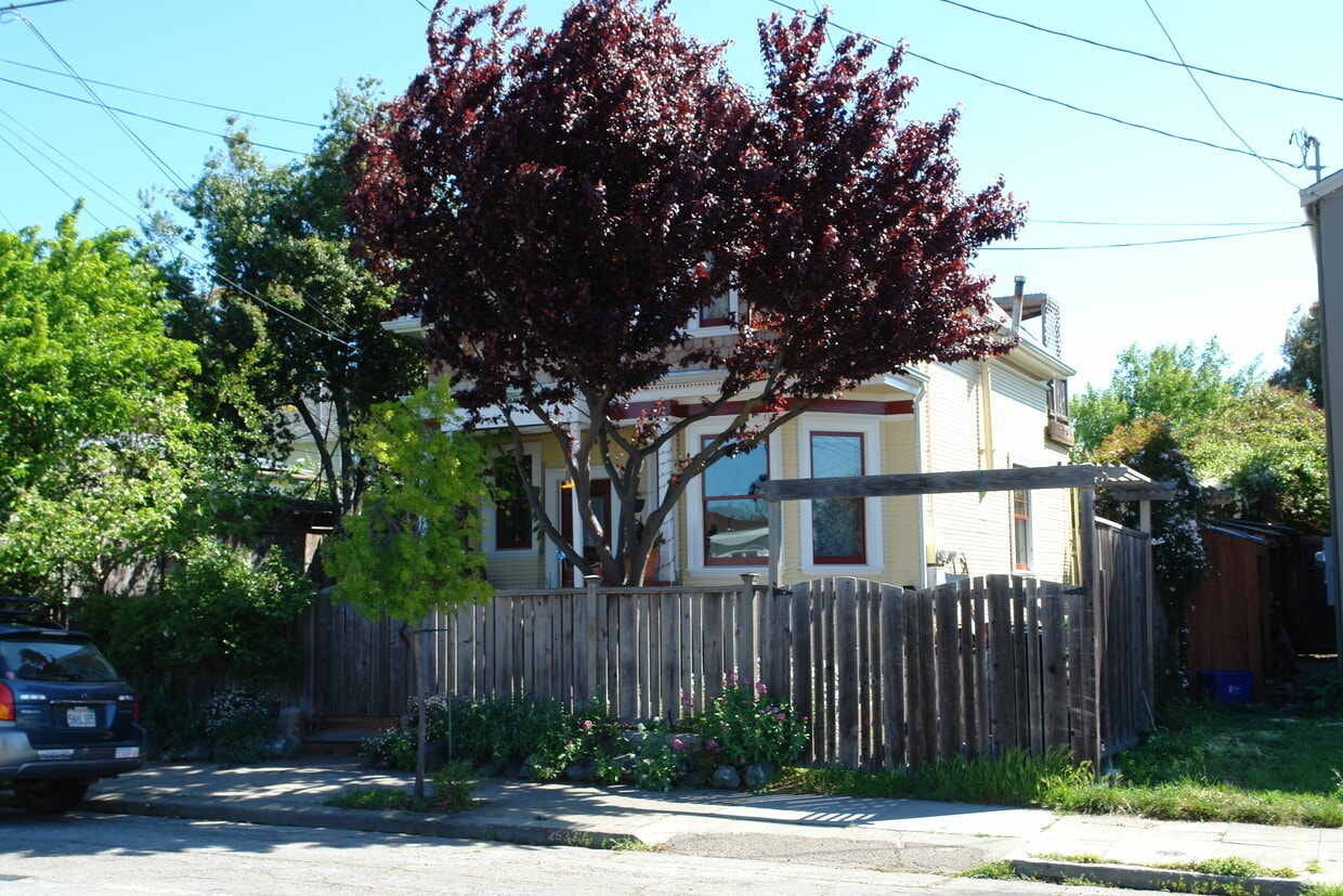 Primary Photo - 2533 California St