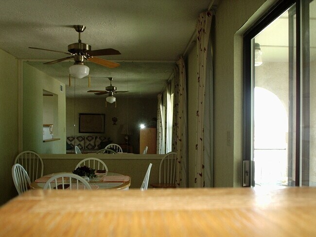 dining room - 815 Country Club Dr SE