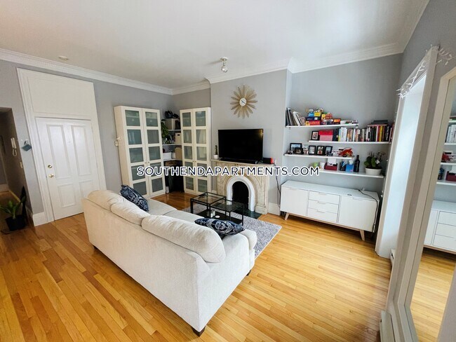 Building Photo - 528 Tremont St