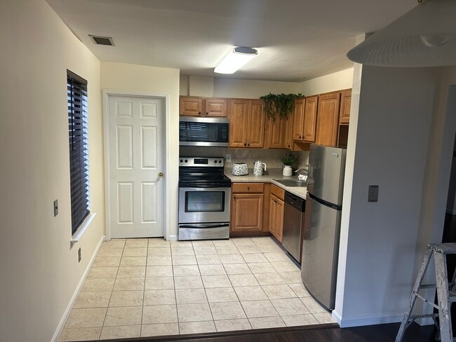 Foto del edificio - 57 Birchwood Rd