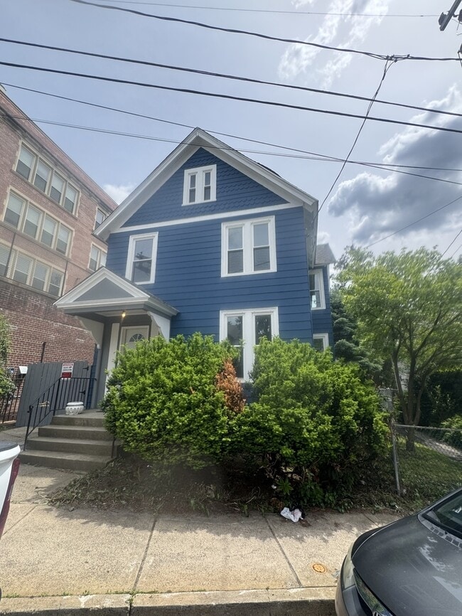 Photo - 18 Pine St House