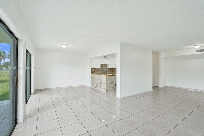 Foto del edificio - 5700 SW 127th Ave