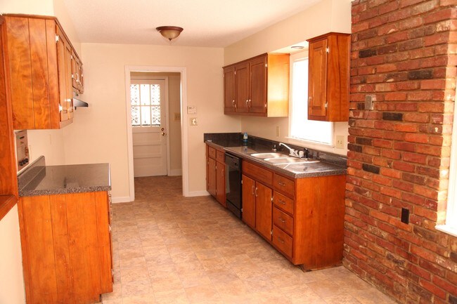 Building Photo - 3401 Freland Dr