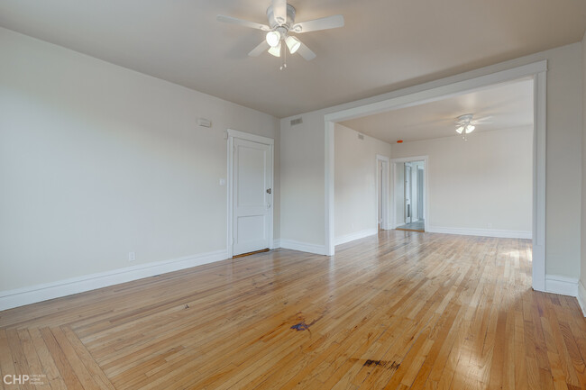 Building Photo - 3517 N Cicero Ave