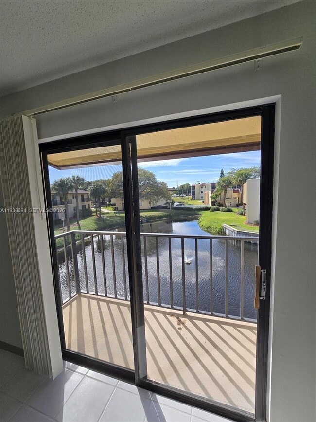 Foto del edificio - 2050 Oleander Blvd