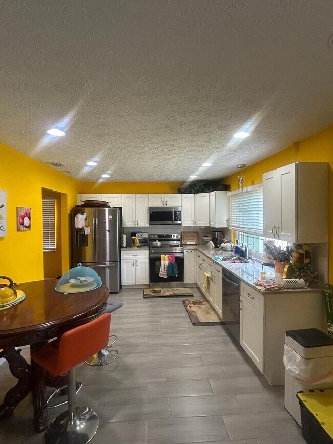 Foto del edificio - 633 NE Larkspur Ln