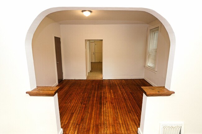 Building Photo - 3003 Miami St