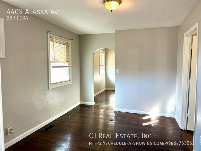 Foto del edificio - 4409 Alaska Ave