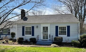Building Photo - 4403 Cypress Ln SW