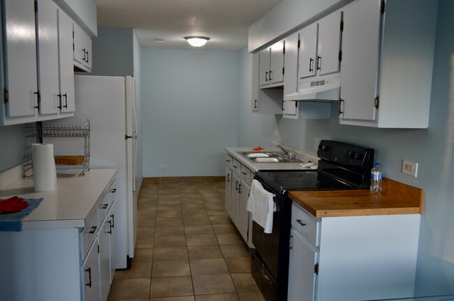 Kitchen looking at eating nook - 2650 Brookwood Way Dr