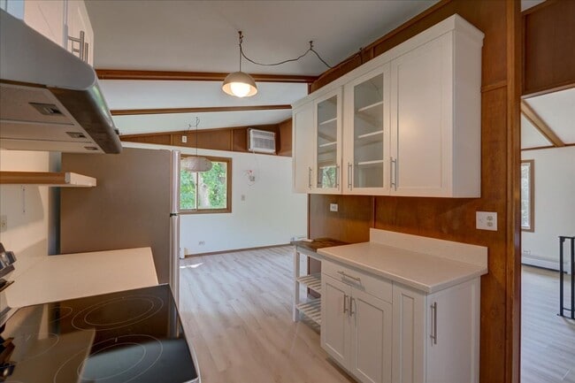 Building Photo - 6404 Maywood Ave