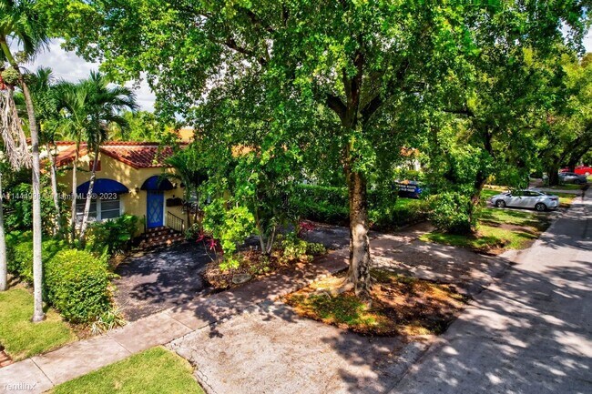 Foto del edificio - 3 br, 2 bath House - 1214 Madrid St