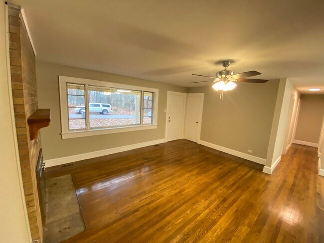 Foto del edificio - Freshly renovated 4 bedroom 2 bathroom hou...