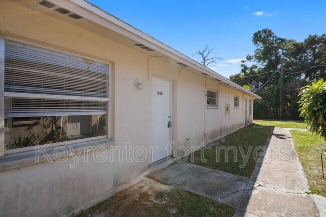 Foto del edificio - 1706 Cypress Dr