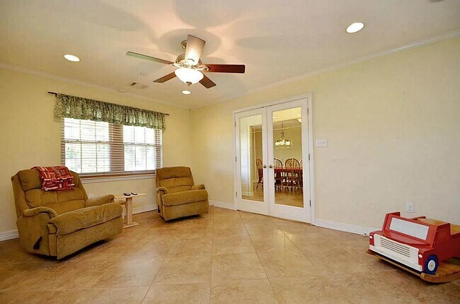 Foto del edificio - 3202 Bayou Dr