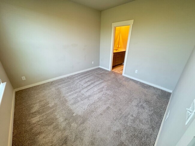 Building Photo - 767 Mickelson Way