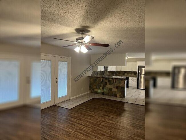 Building Photo - 8625 Lakeaire Dr