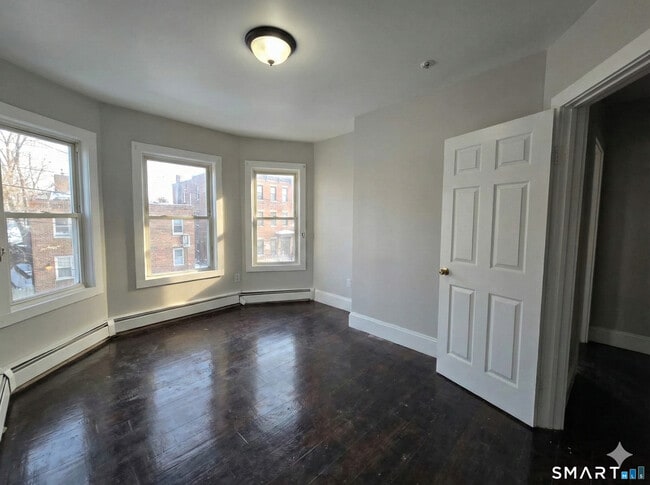 Foto del edificio - 1145 Ogden St Ext