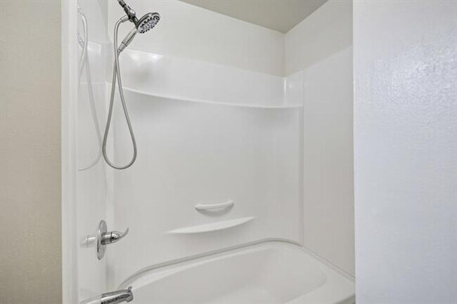 Building Photo - SPACIOUS 3+ BEDROOM HOME WILL BE READY TO WELCOME YOU