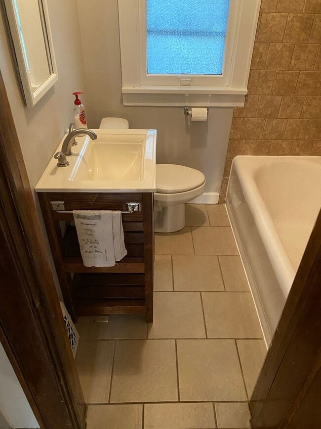 1418 N 48th St, Milwaukee, WI 53208 House Rental in Milwaukee, WI