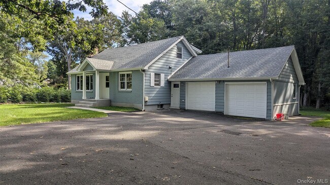 Building Photo - 362 Strawtown Rd