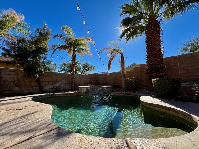Foto del edificio - COMING SOON! BEAUTIFUL 3 BEDROOM 2 BATH PALM SPRINGS POOL HOME!