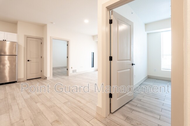 Foto del edificio - 1230 N Greenwich Rd