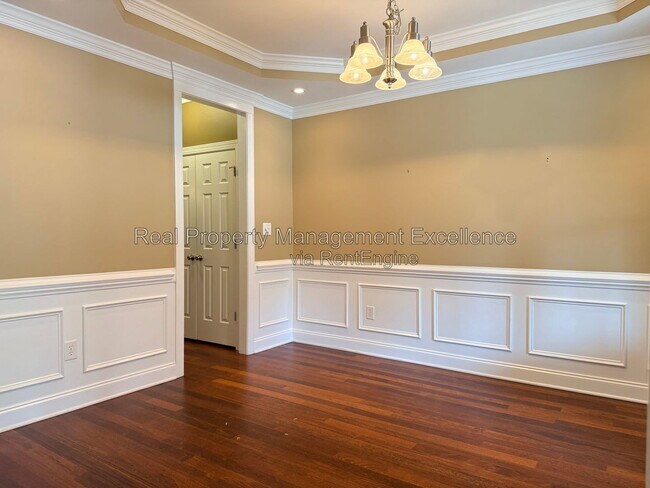 Building Photo - 616 Lake Artesia Ln