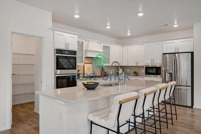 Foto del edificio - 5 Bed and 2.75 Bath, Spacious Maple Valley Home with Office, Loft & 2-Car Garage Available for Rent!
