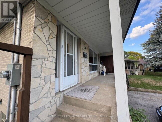 Building Photo - 70 Marbury Crescent