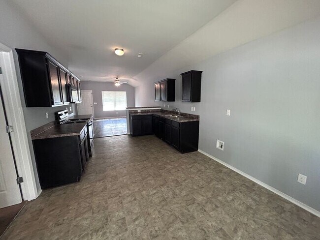 Building Photo - 569 Fox Run Cir