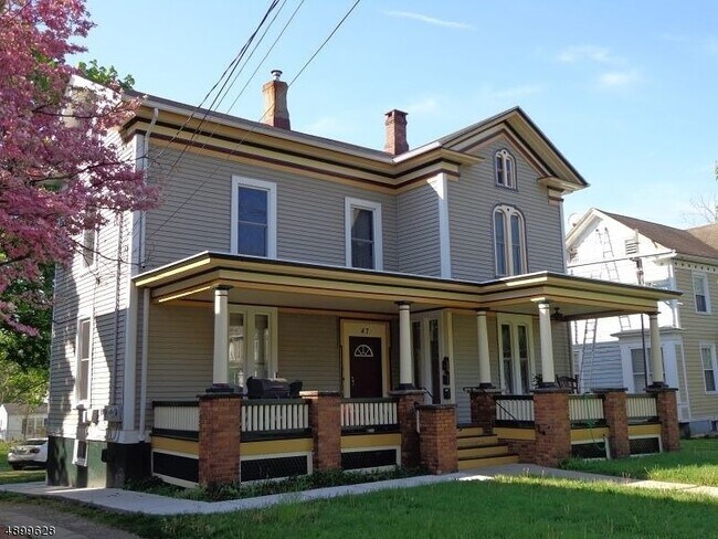 Building Photo - 47 W Main St