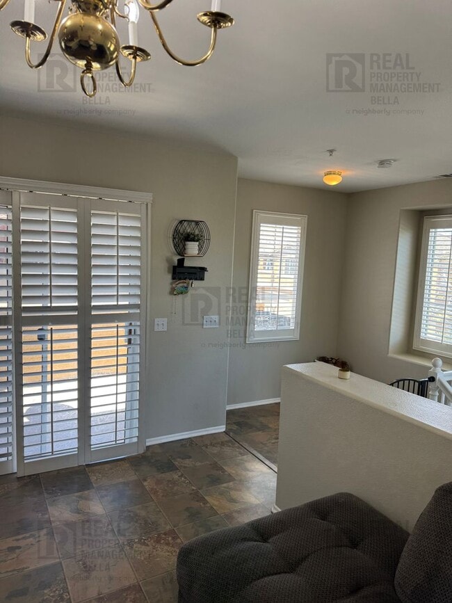 Building Photo - Charming End-Unit Condo with Modern Amenit...