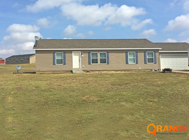 Building Photo - 2642 Hillside Dr