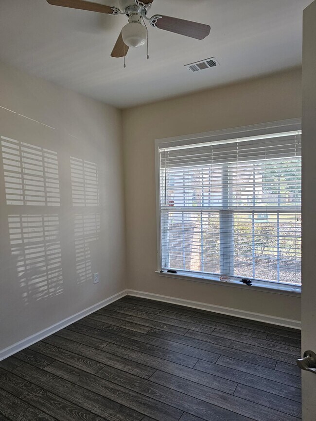 Foto del edificio - 3671 Graham Way SW