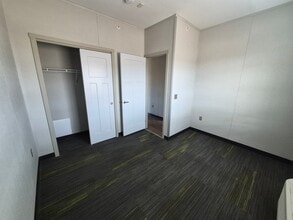 Building Photo - 458 N Creek Dr