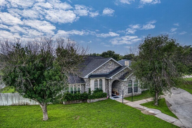 Foto del edificio - 227 Foster Cir