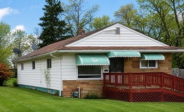 Building Photo - 12112 Oakfield Ave