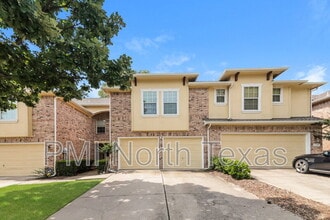 Building Photo - 9853 Fleetwood Dr