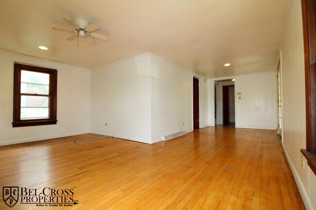 Building Photo - 2 Bedroom, 1 Bath house - Available 8/05/2026